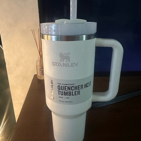 Stanley THE QUENCHER H2.0 FLOWSTATE™ TUMBLER (SOFT MATTE) | 40 OZ - Picture 5 of 5